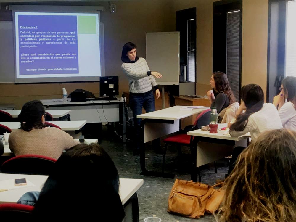 Clase con la profesora Julia Espinosa Fajardo